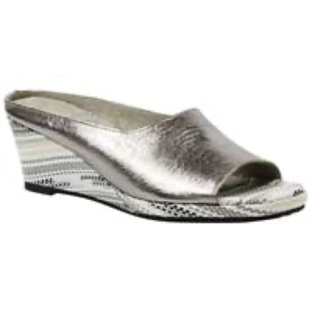 J. Renee ABRIELLE Taupe Metallic Size 7.5 LNC